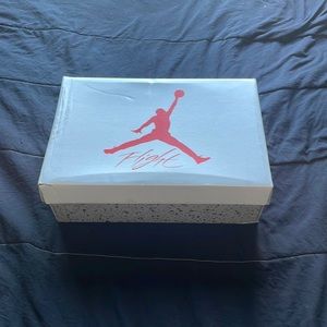 Jordan 4 retro “white Oreo” size 8 in women. Bought off of stockX. Brand new.